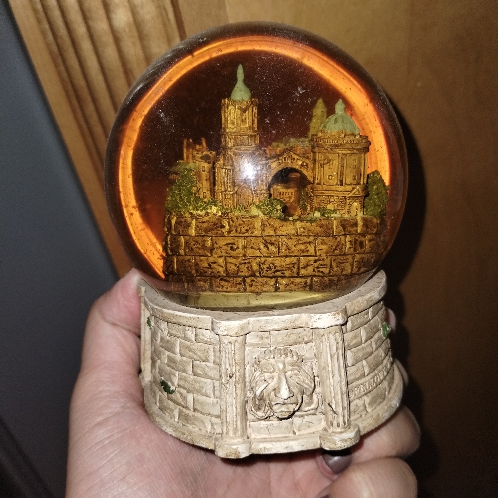RARE Oxford Snow Globe with Castle Scene - Picture 4 of 5